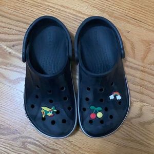 Crocs - Classic Bayaband Clogs - Black/White - Men’s 5 Women’s 7